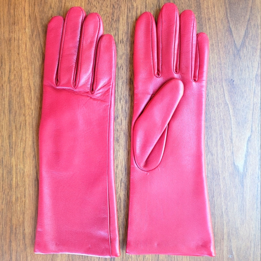 Leather gloves